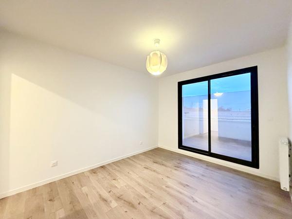 PESSAC - NOES - Appartement 4 pièces - 95m2 - 3ch - Balcons - Parkings