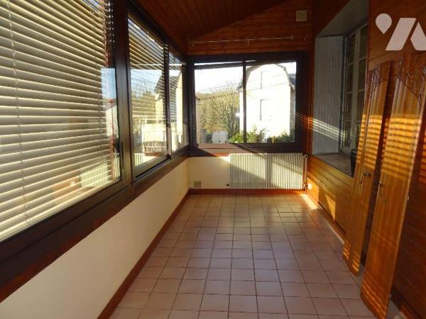 Au centre de Chauvigny, à proximité des services et commerces, Maison d'habitation offrant: une...