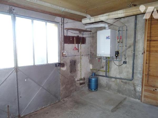 Au centre de Chauvigny, à proximité des services et commerces, Maison d'habitation offrant: une...