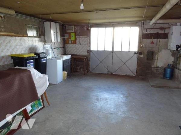 Au centre de Chauvigny, à proximité des services et commerces, Maison d'habitation offrant: une...