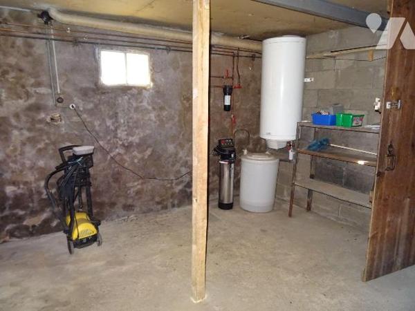 Au centre de Chauvigny, à proximité des services et commerces, Maison d'habitation offrant: une...