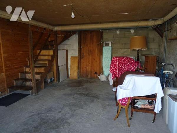 Au centre de Chauvigny, à proximité des services et commerces, Maison d'habitation offrant: une...