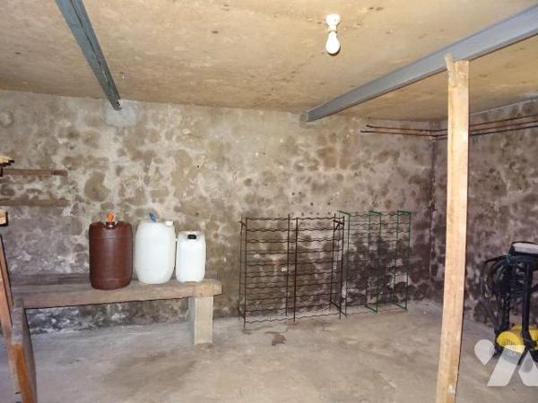 Au centre de Chauvigny, à proximité des services et commerces, Maison d'habitation offrant: une...