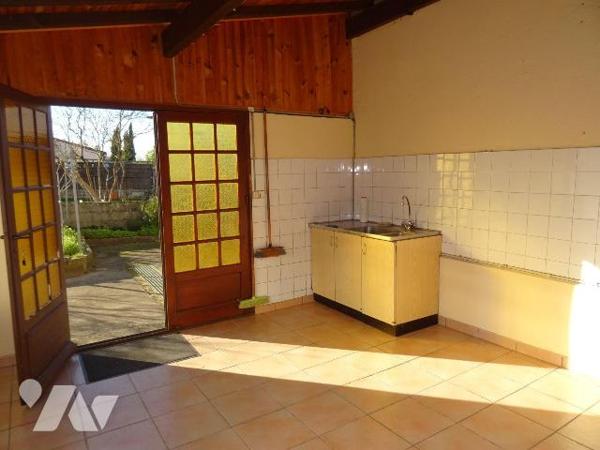 Au centre de Chauvigny, à proximité des services et commerces, Maison d'habitation offrant: une...