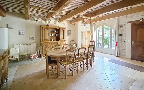 Maison à vendre    6 pièces • 253 m2 Avignon