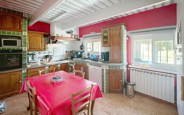 Maison à vendre    6 pièces • 253 m2 Avignon