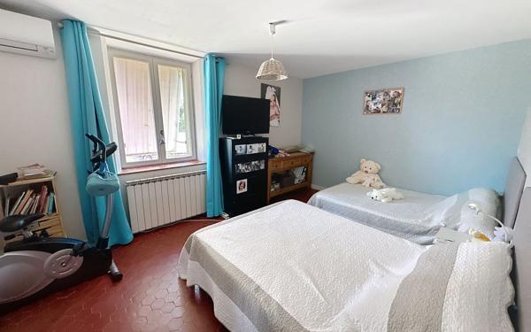 Maison à vendre    6 pièces • 253 m2 Avignon