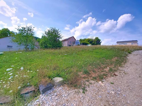 Terrain constructible viabilisé de 590 m²
