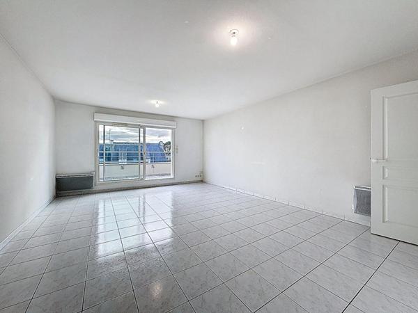 APPARTEMENT T3 DE 67,75 M², DERNIER ÉTAGE AVEC ASCENSEUR, BALCON PLEIN SUD, 2 CHAMBRES, GARAGE ET PARKING VANNES