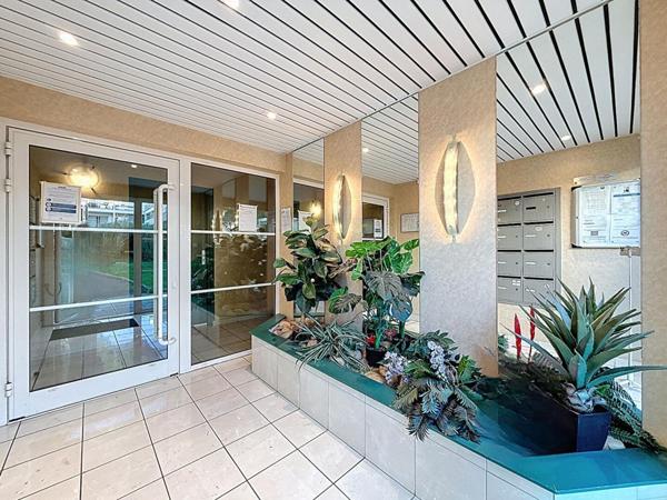 APPARTEMENT T3 DE 67,75 M², DERNIER ÉTAGE AVEC ASCENSEUR, BALCON PLEIN SUD, 2 CHAMBRES, GARAGE ET PARKING VANNES