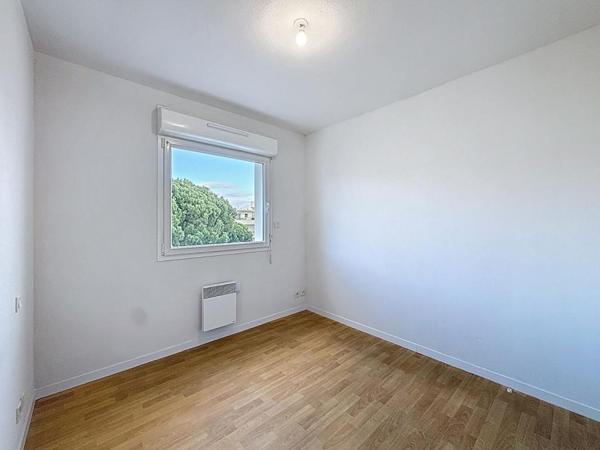 APPARTEMENT T3 DE 67,75 M², DERNIER ÉTAGE AVEC ASCENSEUR, BALCON PLEIN SUD, 2 CHAMBRES, GARAGE ET PARKING VANNES