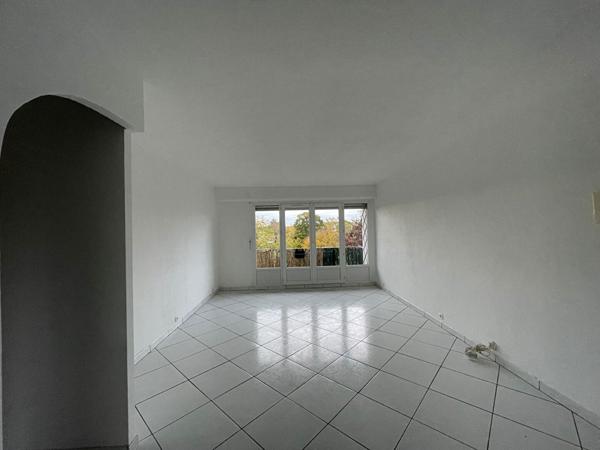 Appartement Aubergenville 3 pièce(s) 63 m2 - 2 CHAMBRES - CAVE - BALCON