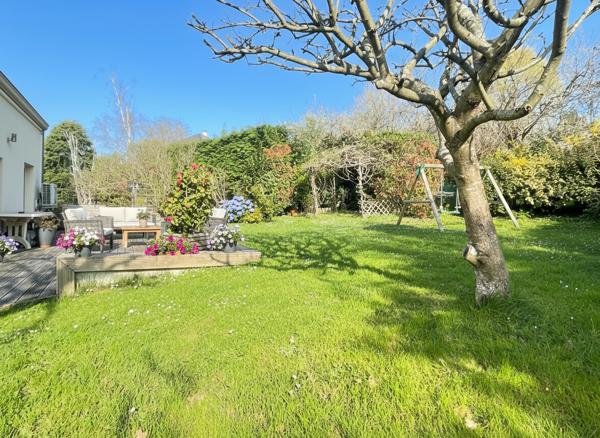 PROCHE RER B - Maison à Verrières-le-Buisson, 4 chambres, 2 points d'eau, DPE D,Sous-sol total.