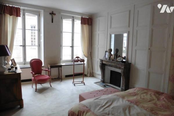 Centre ville - Maison de  Maître - 252 m² - 6 chambres - sur 526 m²