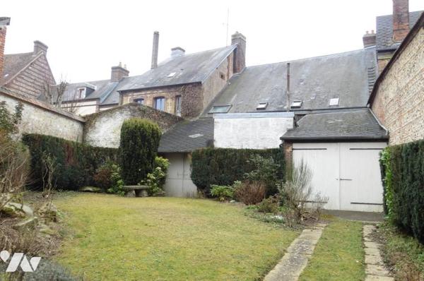 Centre ville - Maison de  Maître - 252 m² - 6 chambres - sur 526 m²