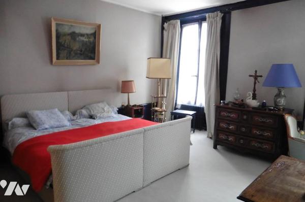 Centre ville - Maison de  Maître - 252 m² - 6 chambres - sur 526 m²