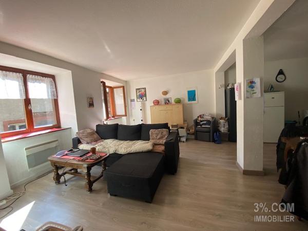 3%.COM Immeuble avec 3 logements loués au centre de Hochfelden Hochfelden (67270)