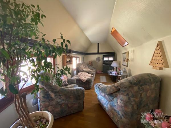 3%.COM Immeuble avec 3 logements loués au centre de Hochfelden Hochfelden (67270)