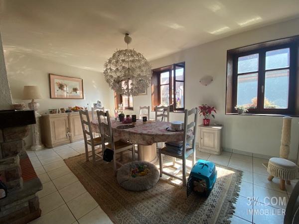 3%.COM Immeuble avec 3 logements loués au centre de Hochfelden Hochfelden (67270)