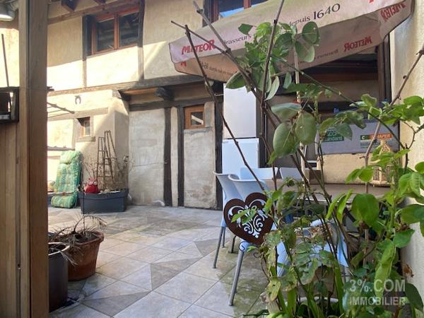 3%.COM Immeuble avec 3 logements loués au centre de Hochfelden Hochfelden (67270)