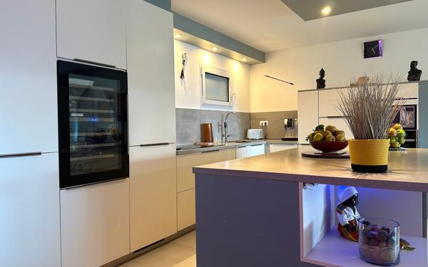 Appartement à vendre    3 pièces • 75,52 m2 Fort-de-France