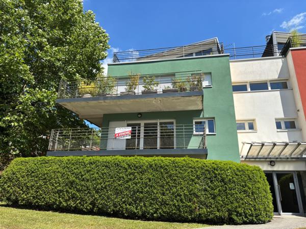 Appartement
                                                                                                                                                                                                                                                                                                                        5 pièce(s)                                                                                                                                                                                                          3 chambre(s)                                                                                                                                                                                                          105  m²