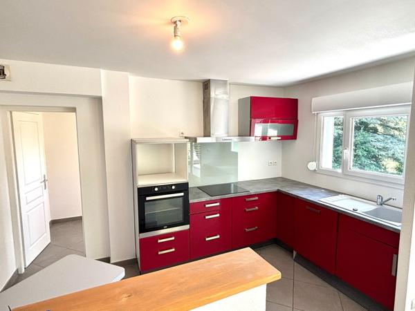 Appartement
                                                                                                                                                                                                                                                                                                                        5 pièce(s)                                                                                                                                                                                                          3 chambre(s)                                                                                                                                                                                                          105  m²