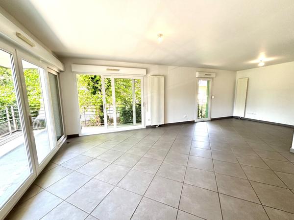 Appartement
                                                                                                                                                                                                                                                                                                                        5 pièce(s)                                                                                                                                                                                                          3 chambre(s)                                                                                                                                                                                                          105  m²