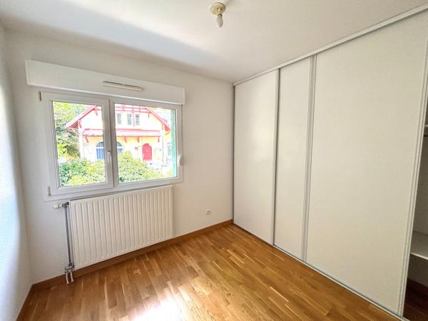 Appartement
                                                                                                                                                                                                                                                                                                                        5 pièce(s)                                                                                                                                                                                                          3 chambre(s)                                                                                                                                                                                                          105  m²