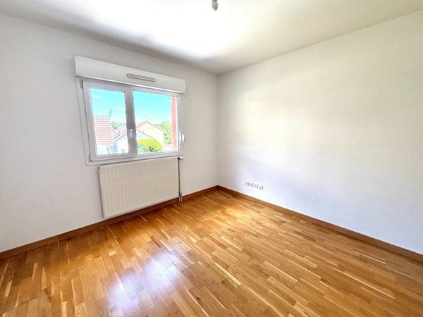 Appartement
                                                                                                                                                                                                                                                                                                                        5 pièce(s)                                                                                                                                                                                                          3 chambre(s)                                                                                                                                                                                                          105  m²