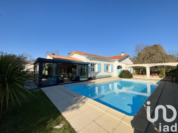 Maison traditionnelle 5 pièces de 132 m² à Étaules (17750)