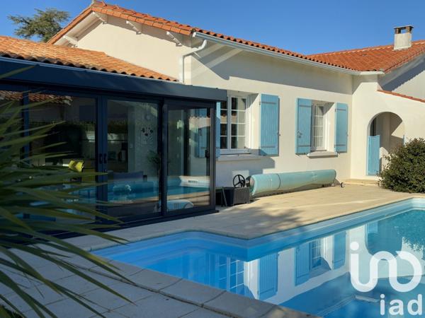 Maison traditionnelle 5 pièces de 132 m² à Étaules (17750)