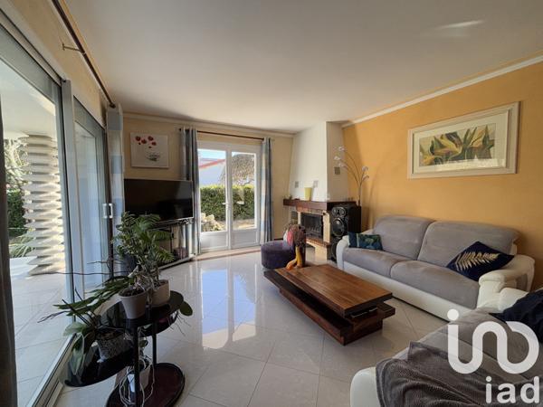 Maison traditionnelle 5 pièces de 132 m² à Étaules (17750)