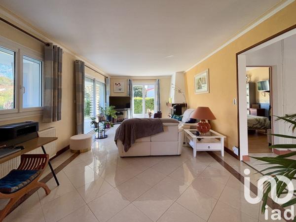 Maison traditionnelle 5 pièces de 132 m² à Étaules (17750)