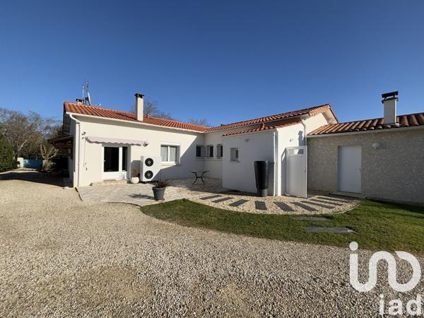 Maison traditionnelle 5 pièces de 132 m² à Étaules (17750)