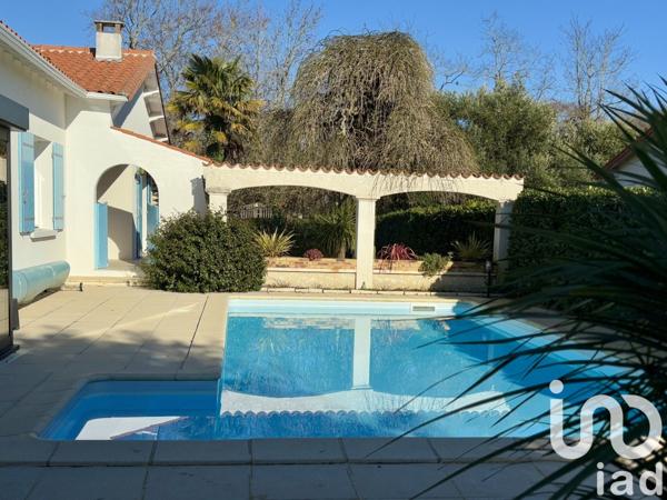 Maison traditionnelle 5 pièces de 132 m² à Étaules (17750)