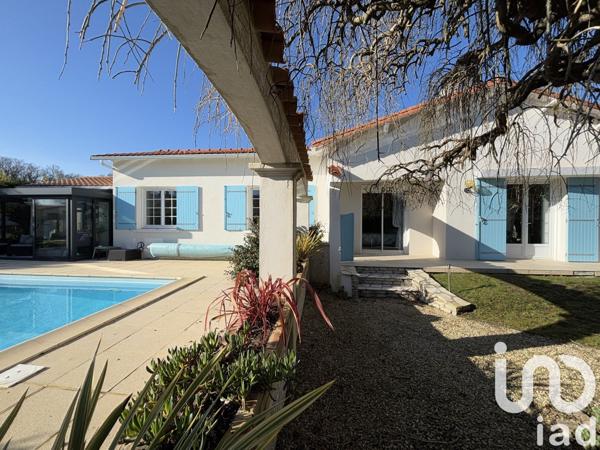 Maison traditionnelle 5 pièces de 132 m² à Étaules (17750)