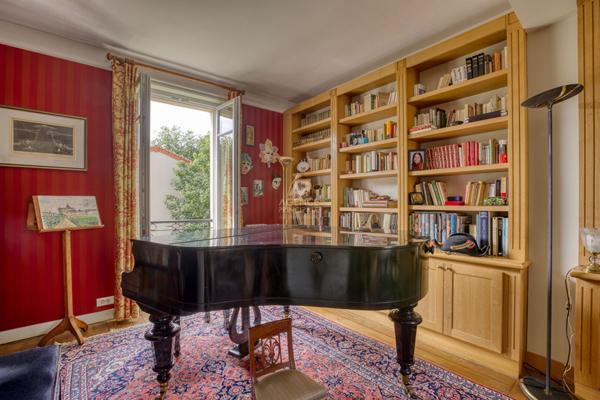Versailles Montreuil Maison 10 pièces 260 m² au sol sur parcelle de 288 m² €1 980 000 ** - Référence 27631