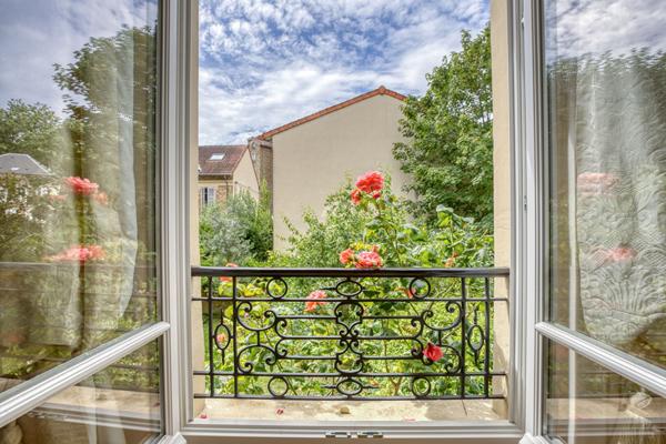 Versailles Montreuil Maison 10 pièces 260 m² au sol sur parcelle de 288 m² €1 980 000 ** - Référence 27631