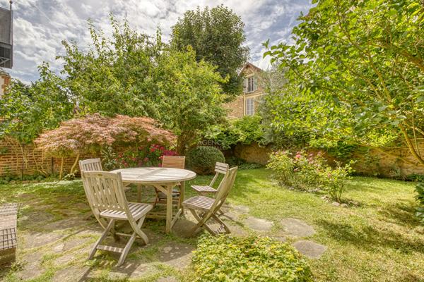 Versailles Montreuil Maison 10 pièces 260 m² au sol sur parcelle de 288 m² €1 980 000 ** - Référence 27631