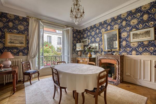 Versailles Montreuil Maison 10 pièces 260 m² au sol sur parcelle de 288 m² €1 980 000 ** - Référence 27631