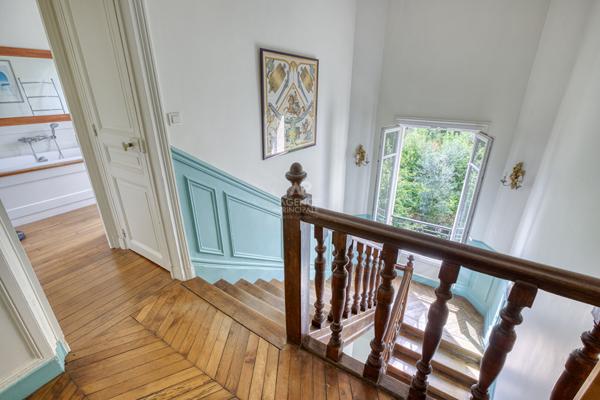 Versailles Montreuil Maison 10 pièces 260 m² au sol sur parcelle de 288 m² €1 980 000 ** - Référence 27631