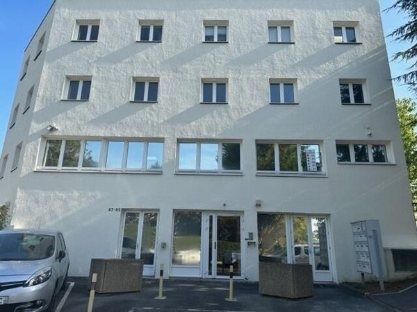 Neuilly sur Marne-Z.I.-Les Chanoux-Bureau de 47.8 m2 en Rdc