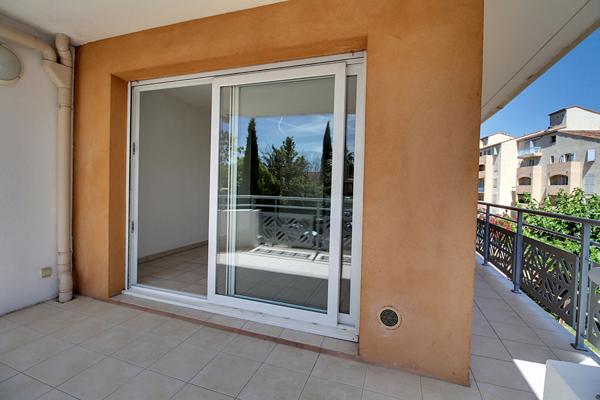 À VENDRE EN EXCLUSIVITÉ ! DRAGUIGNAN Appartement 3 pièces de 66 m² avec terrasse + garage