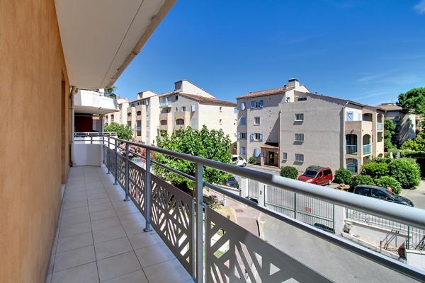 À VENDRE EN EXCLUSIVITÉ ! DRAGUIGNAN Appartement 3 pièces de 66 m² avec terrasse + garage
