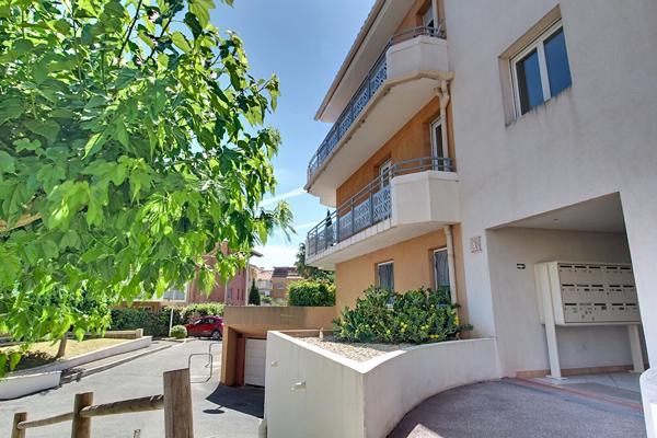 À VENDRE EN EXCLUSIVITÉ ! DRAGUIGNAN Appartement 3 pièces de 66 m² avec terrasse + garage