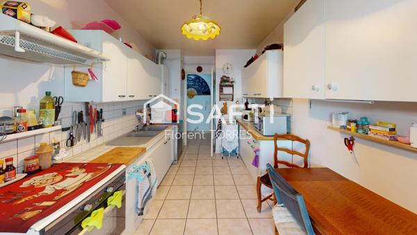 Appartement 86m² Faux T4 + stationnement privatif