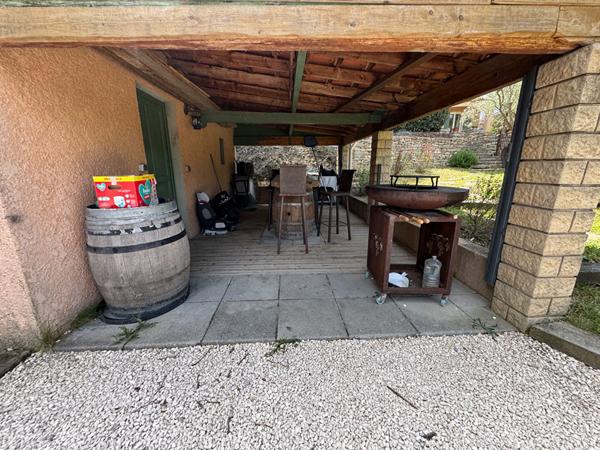 Maison avec vue dominante - Limoux secteur résidentiel avec grand jardin et piscine.