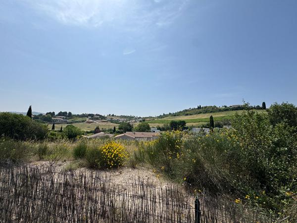 Maison avec vue dominante - Limoux secteur résidentiel avec grand jardin et piscine.