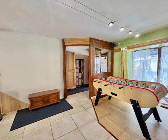 À VENDRE – APPARTEMENT ET MURS COMMERCIAUX AU CŒUR DU VILLAGE DE VENOSC – LES DEUX ALPES